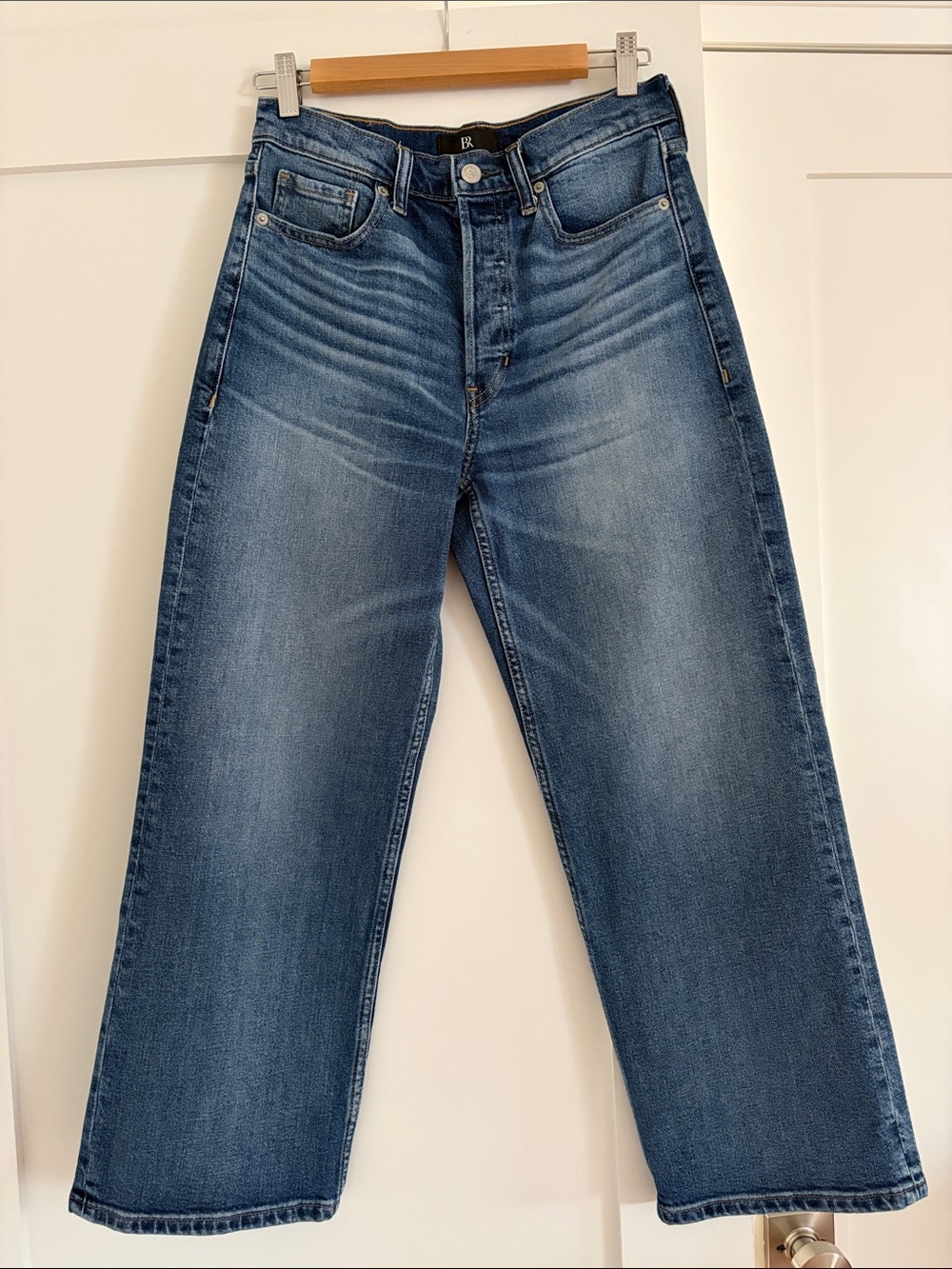Banana Republic Relaxed Fit Women’s Wide Leg Jeans in Medium Blue Wash